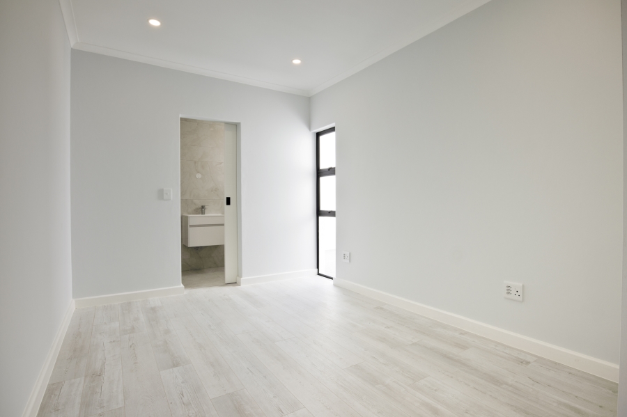 5 Bedroom Property for Sale in Sandown Western Cape